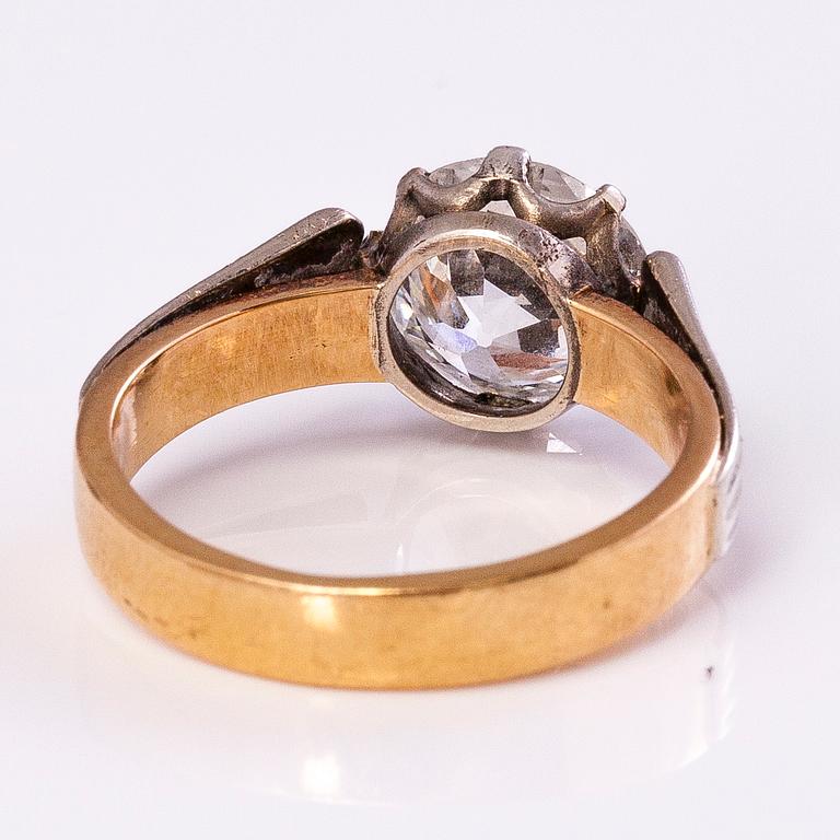 DIAMANTRING, 18K guld, gammalslipad diamant ca 3.19 ct, Westerlund N. & co, Helsingfors 1961.