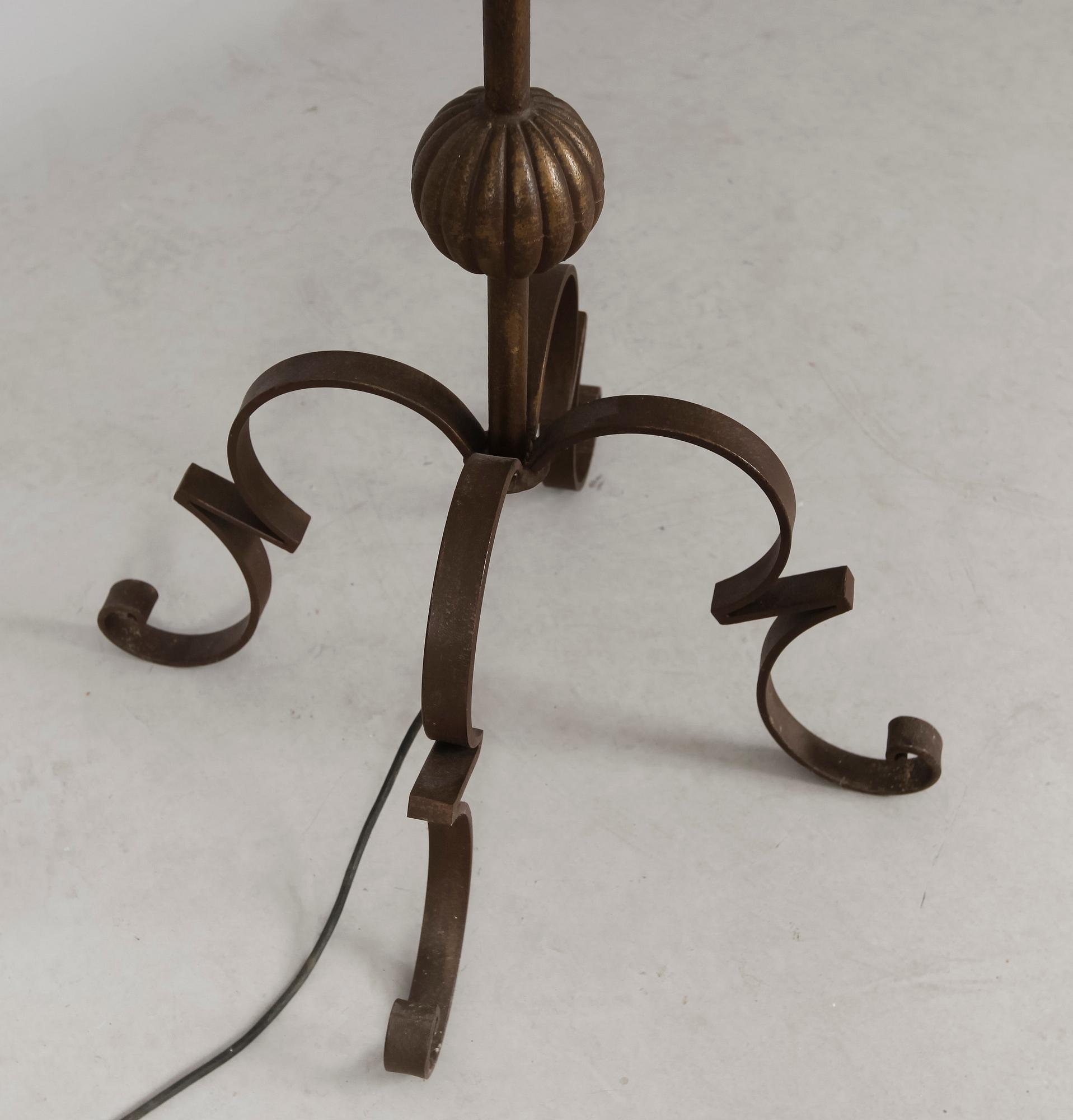 GOLVLAMPA, 1900-talets första hälft.