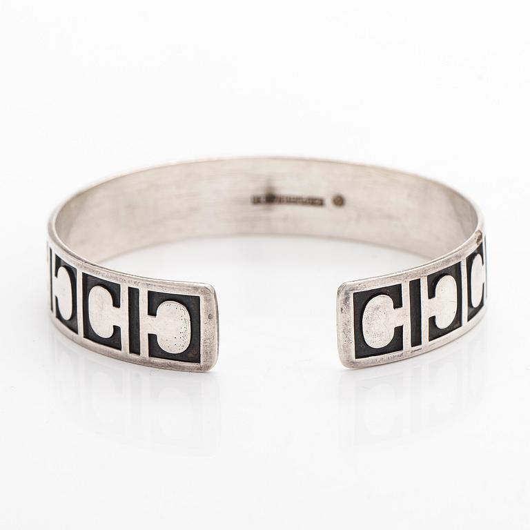 Börje Rajalin, armband och ring, silver. Kalevala Koru, Helsingfors 1973.