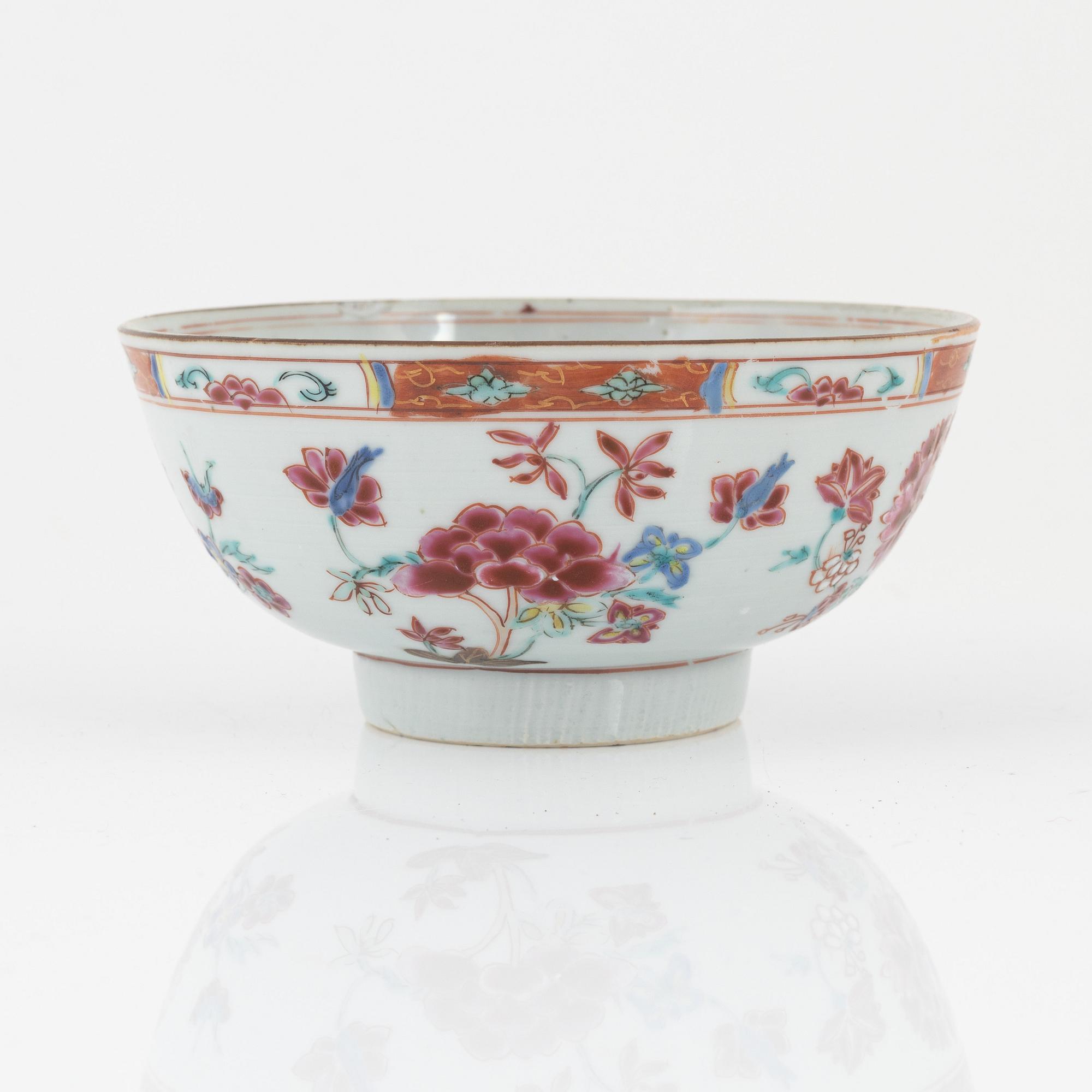 Two pairs of famille rose cups, a bowl, a small dish and a pair of deep dishes, Qing dynasty, 18th/19th century.