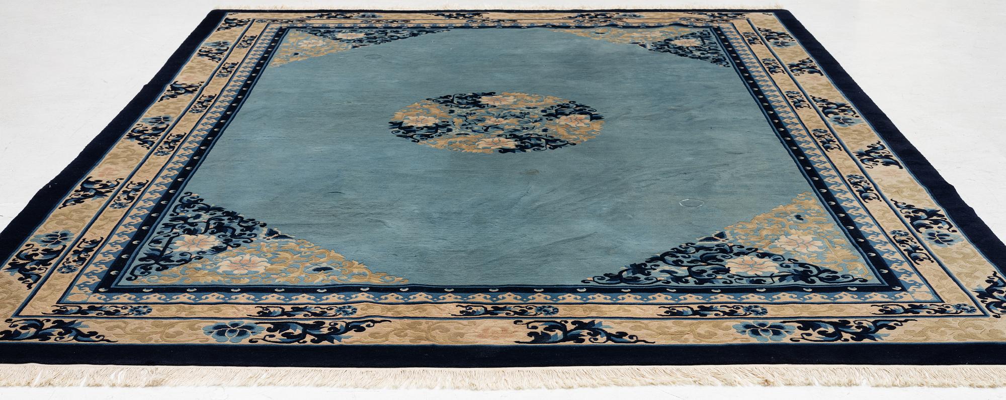 Matta, Kina, antique finish, ca 350 x 250 cm.