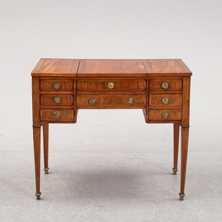 A mahogany toilet table, Louis XVI-style, late 19th century.