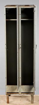 KLÄDSKÅP, industrimodell, 1900-talets andra hälft.