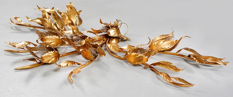 A wall lamp from the second half of the 20th century.