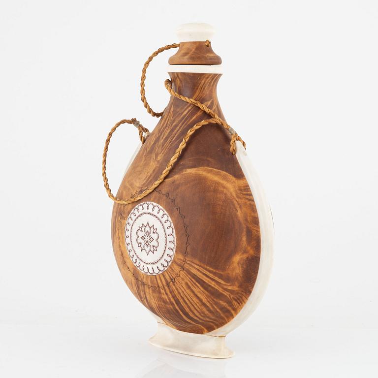 Anders Sunna, a birch and reindeer horn saltflask, signed.