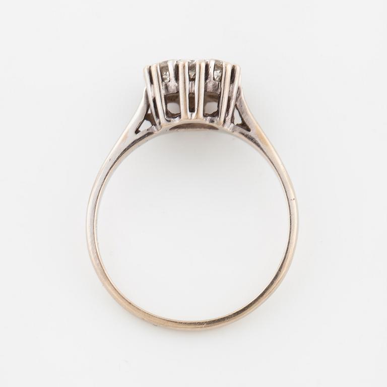 RING, med briljantslipade diamanter 0.55 ct, importstämplad.