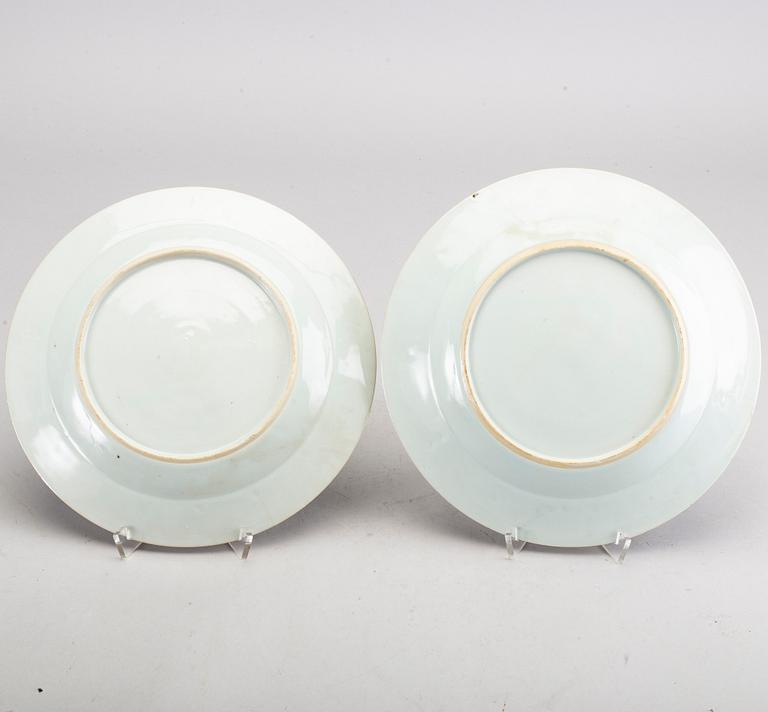 SET OF EIGHT  CHINES  PORCELAIN  EIGHT FAMILLE ROSE QIANLONG DISHES.