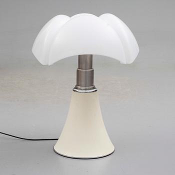 BORDSLAMPA, "Pipistrello", Gae Aulenti för Martinelli Luce, formgiven 1965.