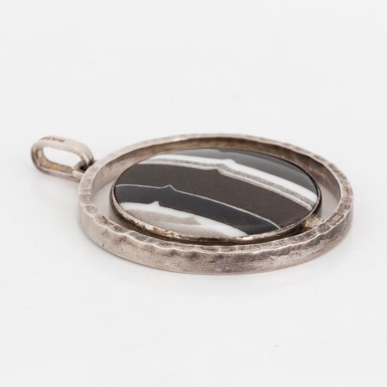 CLAËS E. GIERTTA, hänge, sterling silver och porslin, Stockholm, 1986.