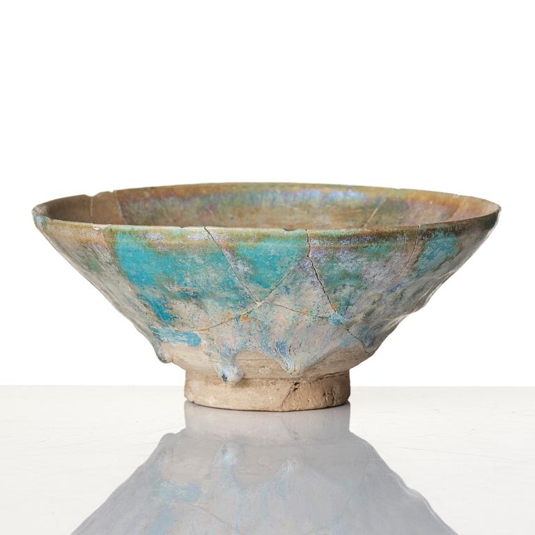 A Kashan lustre pottery Bowl, Persia, 13-14th century.