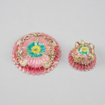 A famille rose cup with stand, Qing dynasty, Yongzheng (1723-35).