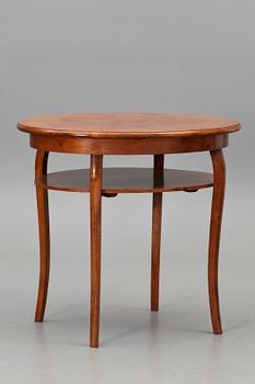 SÄNGKAMMARMÖBEL, 8 delar. 1900-talets första hälft.