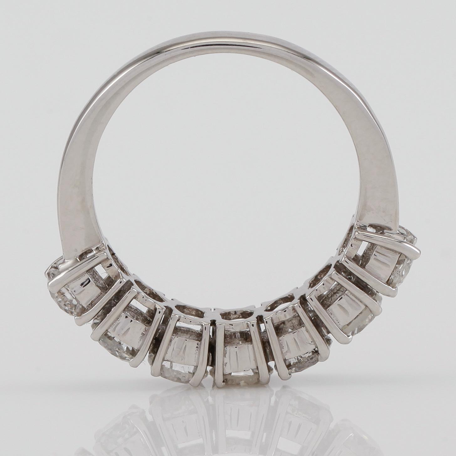 RING, 18K vitguld och diamanter tot ca 2.20 ct.