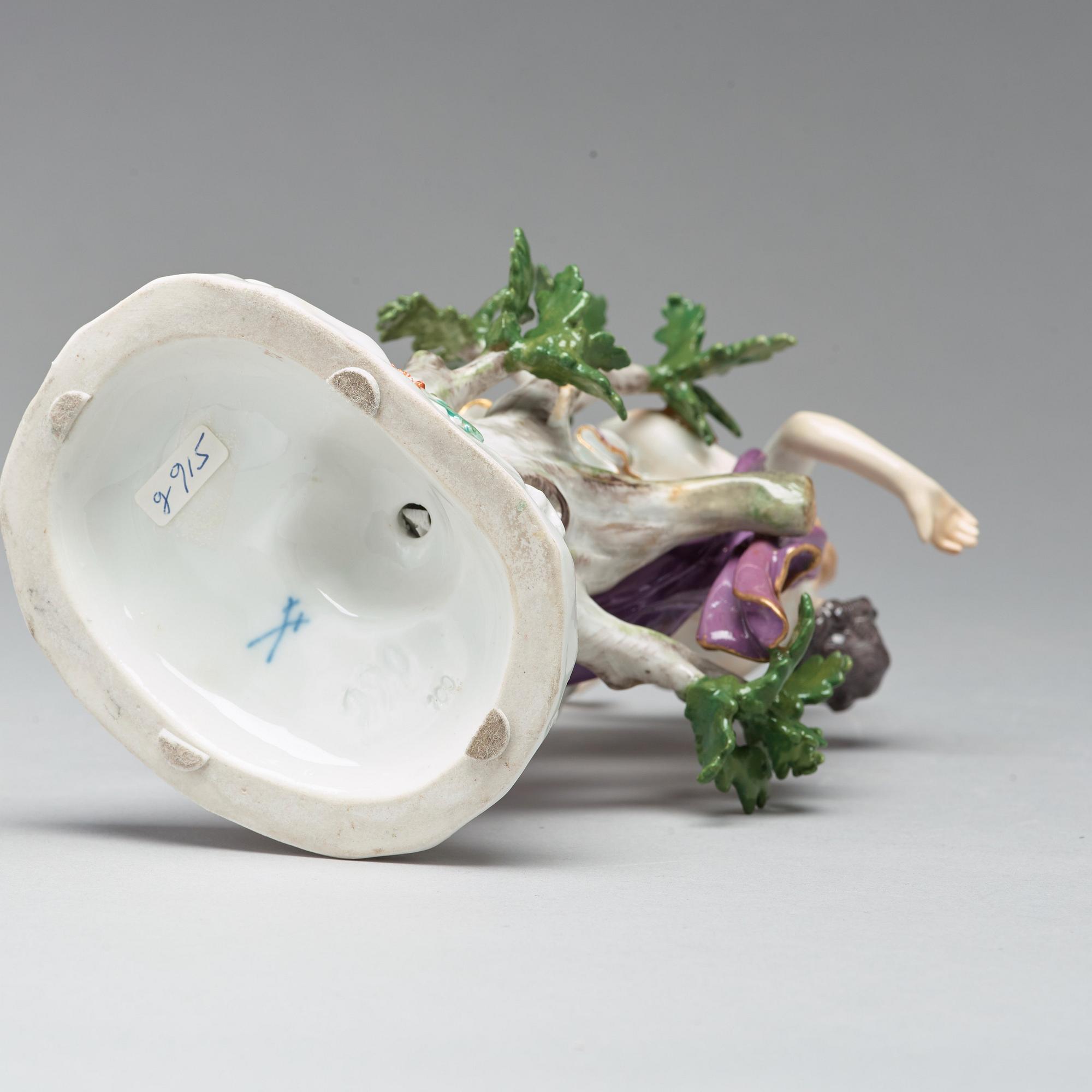 FIGURIN, porslin. "Boreas och Oreithyia". Meissen, tidigt 1900-tal.