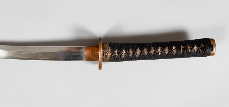 KATANA, Orientalisk, 1900-talets andra hälft. TEXTÄNDRING: Orientalisk, 1900-talets andra hälft.