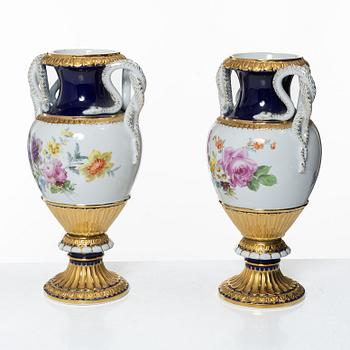 Meissen, a pair of porcelain urns, Germany, circa 1900.