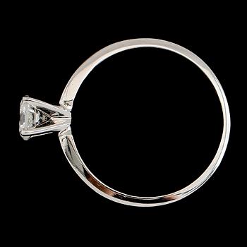 RING, 14 k vitguld, solitär briljantslipade diamant ca 0.50 ct.