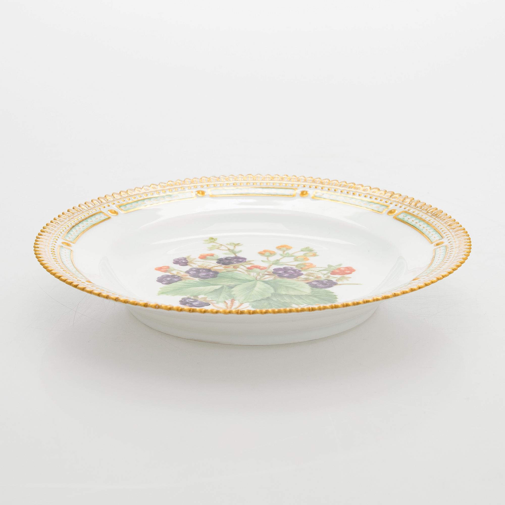 Royal Copenhagen, Dish / plate, porcelain, "Flora Danica", 1936.