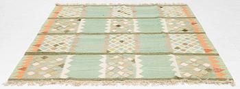 A Kelim carpet, c. 268 x 202 cm.