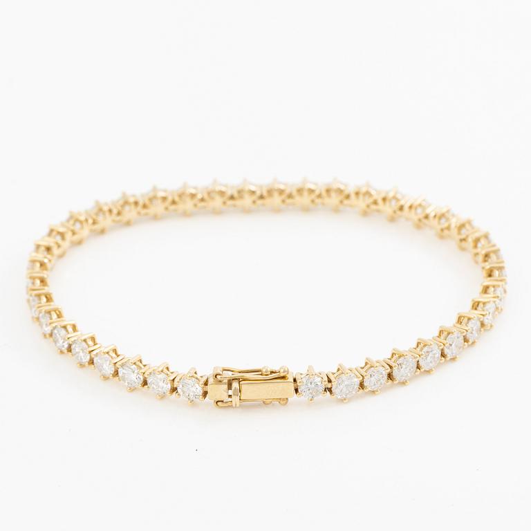 Tennis bracelet in 18K gold with brilliant-cut diamonds.