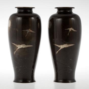 VASER, ett par, brons, Japan, Meiji (1868-1912).