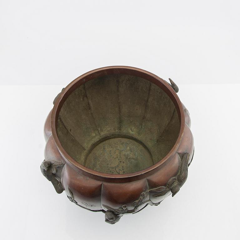 A Japanese bronze flower pots, Meiji period (1868-1912).