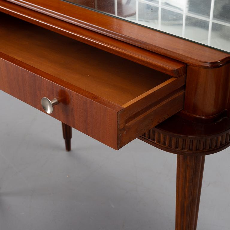 A mid 20th century drinking cabinet.