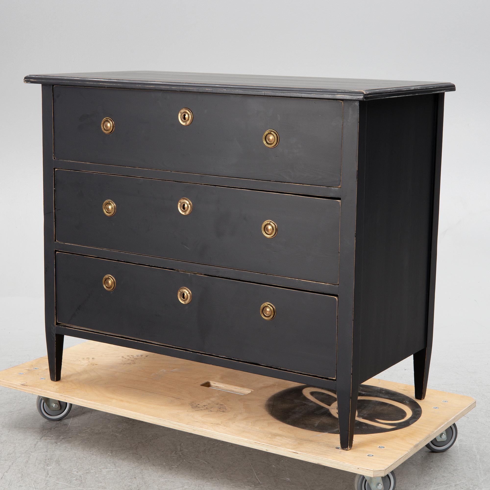 Chest of drawers, first half of the 20th century.