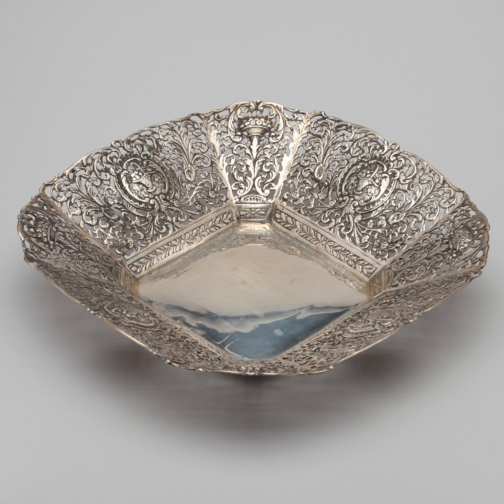 SKÅL, silver, stämplat RJH, Helsingfors 1963. Vikt 658 g.