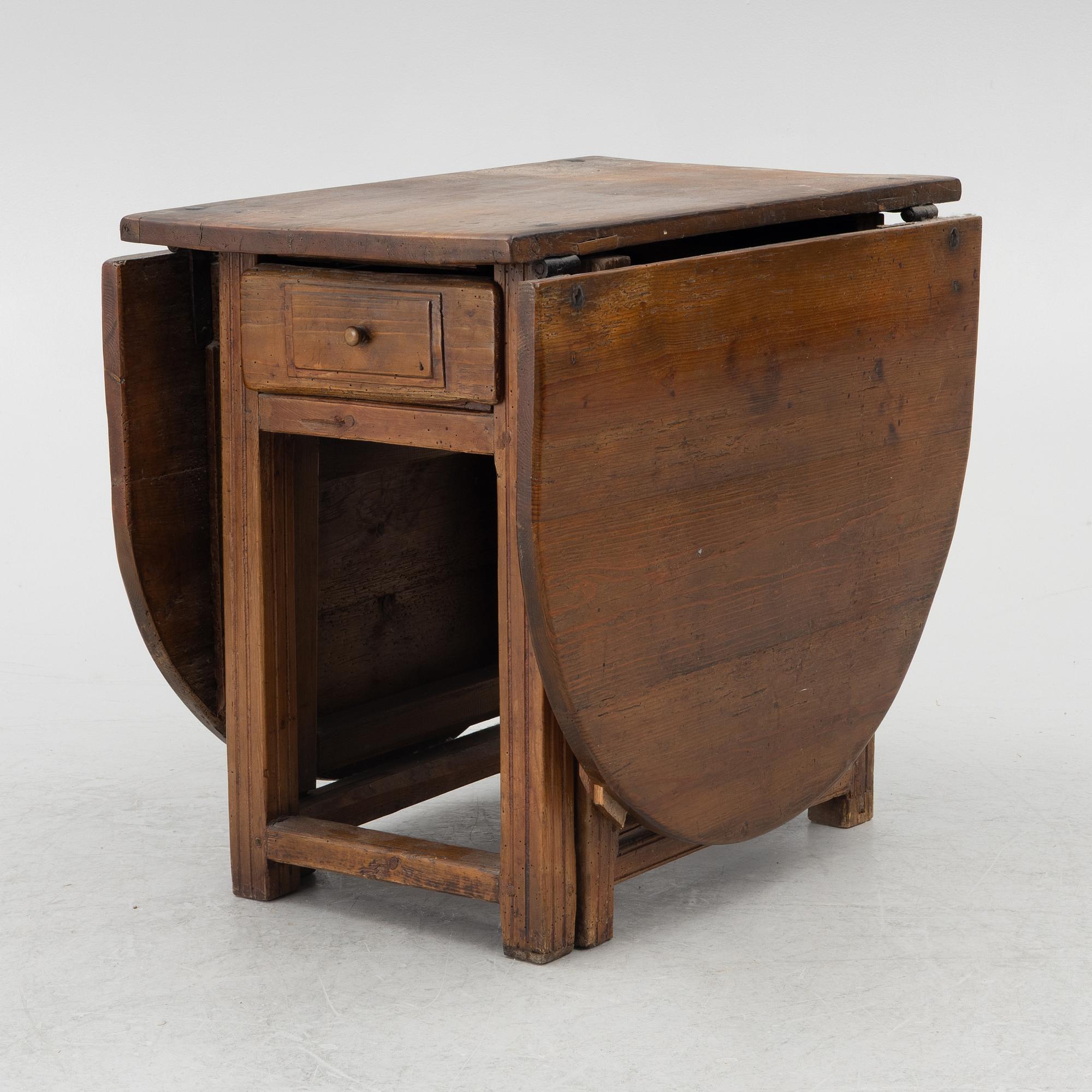 Drop-leaf table, 19th century.