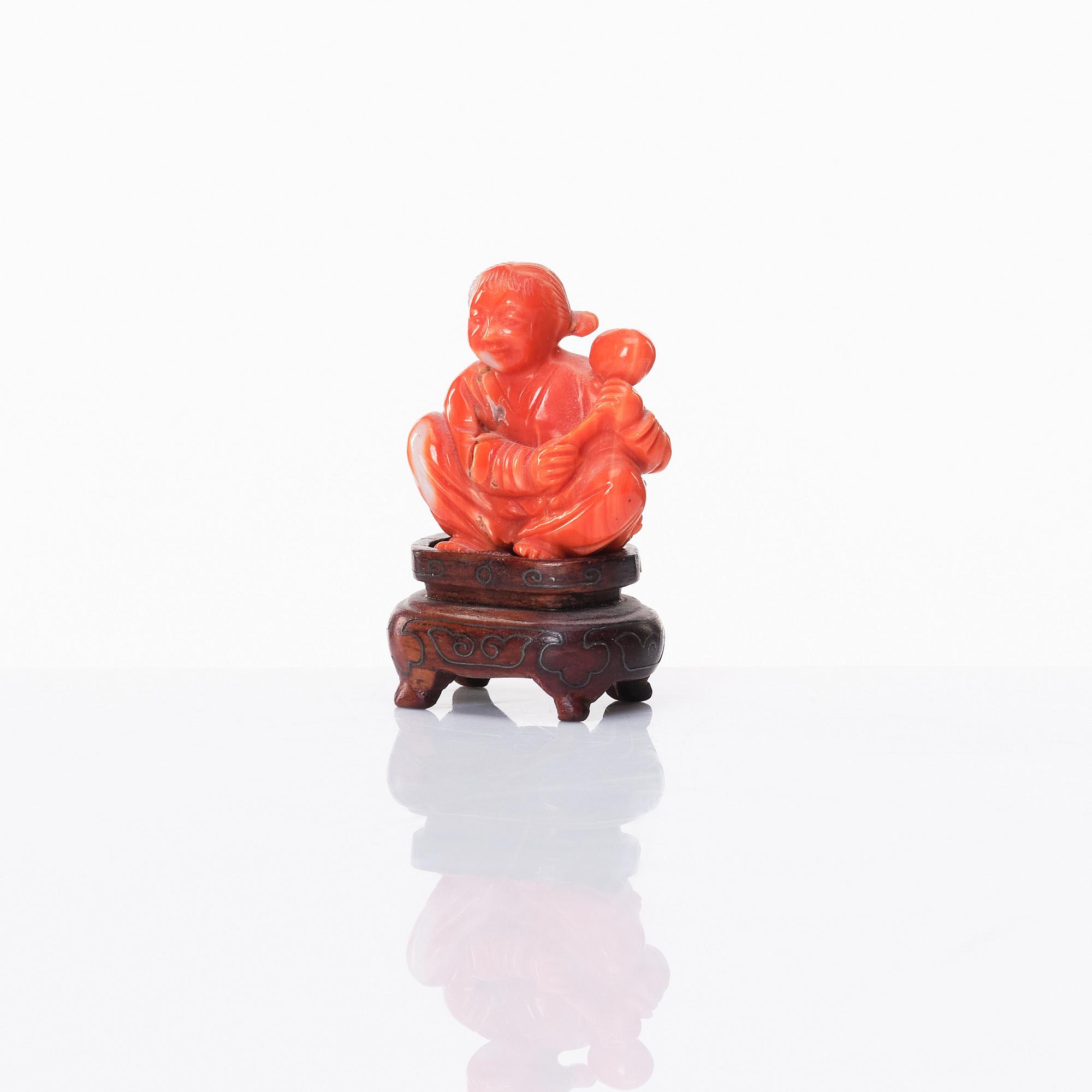 A Chinese enamel on copper coaster, a green stone bowl and a small stone figure, China, Qing dynasty and 20th century.