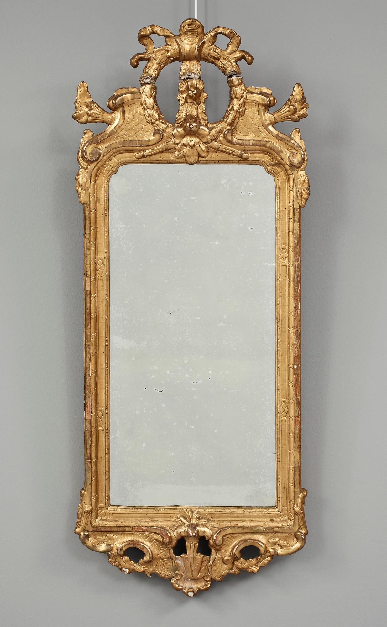 SPEGEL, gustaviansk, Johan Åkerblad (mästare i Stockholm 1756-1799). Hallstämplad Stockholm, otydl dat.
