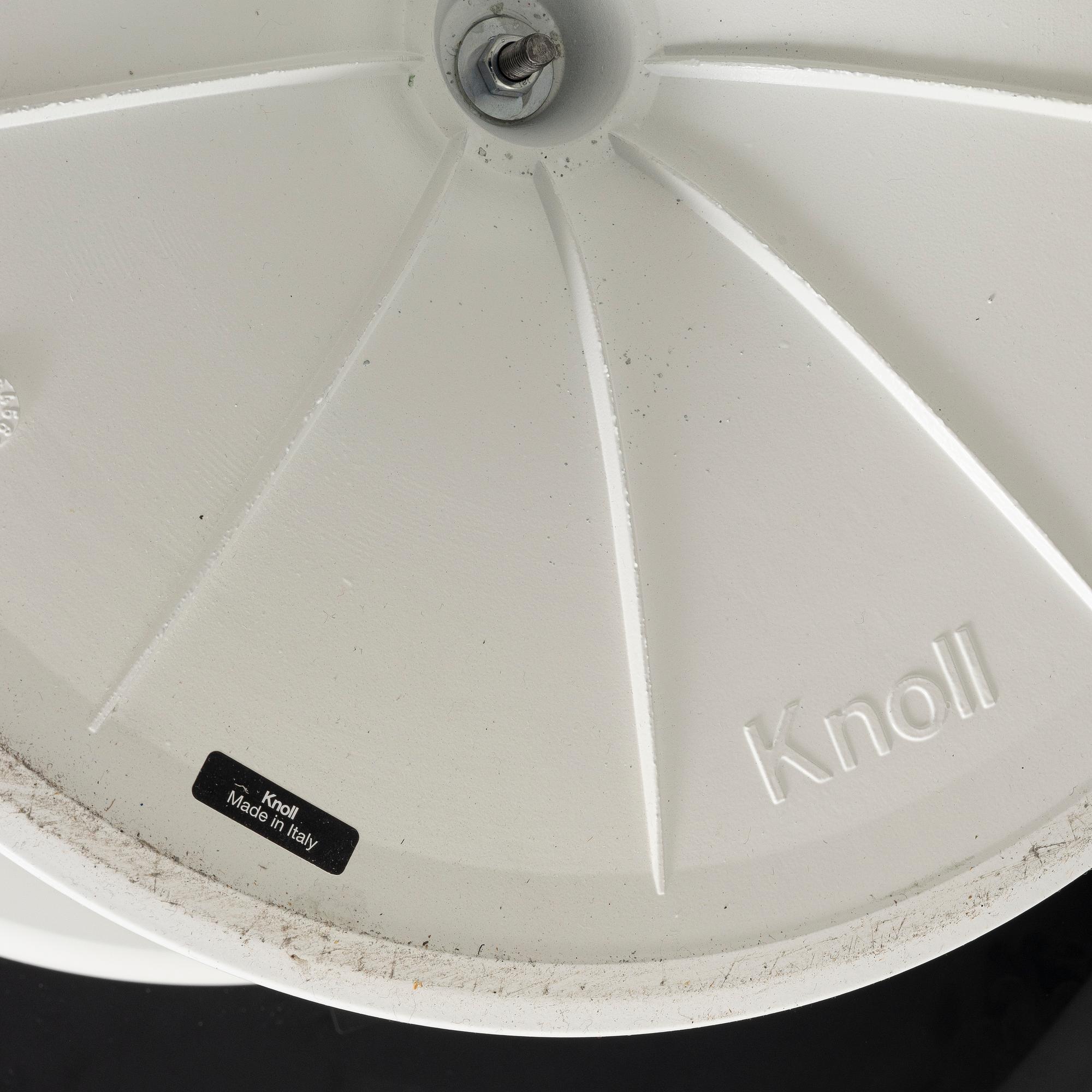 Eero Saarinen, soffbord, "Tulip", Knoll International.