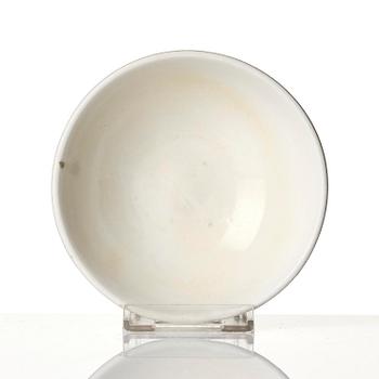 Skålar två stycken, vitglaserade samt kanna med lock, keramik, 1600-/1700-tal.