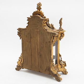 Helgonbildskåp/bordsvitrin, syneuropa, 1700-tal.