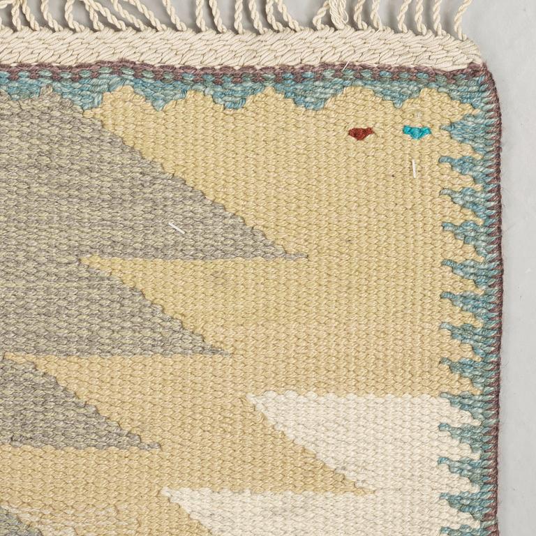 CARPET. "Tånga, ljus". Tapestry weave. 294 x 209 cm. Signed AB MMF BN.