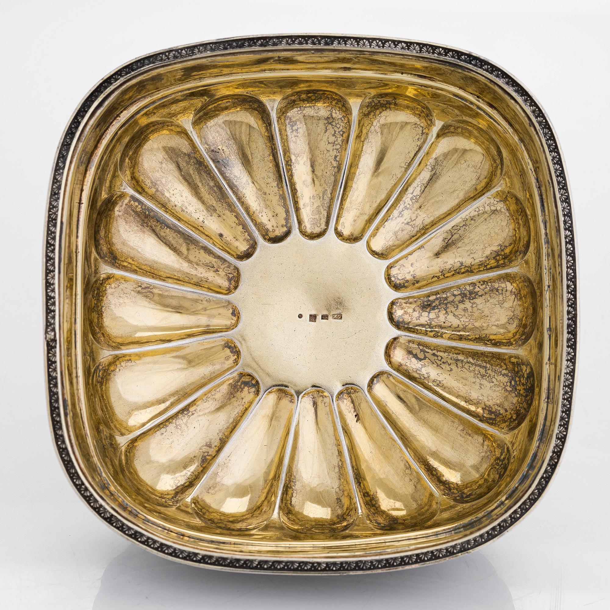 A parcel-gilt bonbonnière silver, maker's mark of Gustav Lindgren, St. Petersburg ca. 1820.