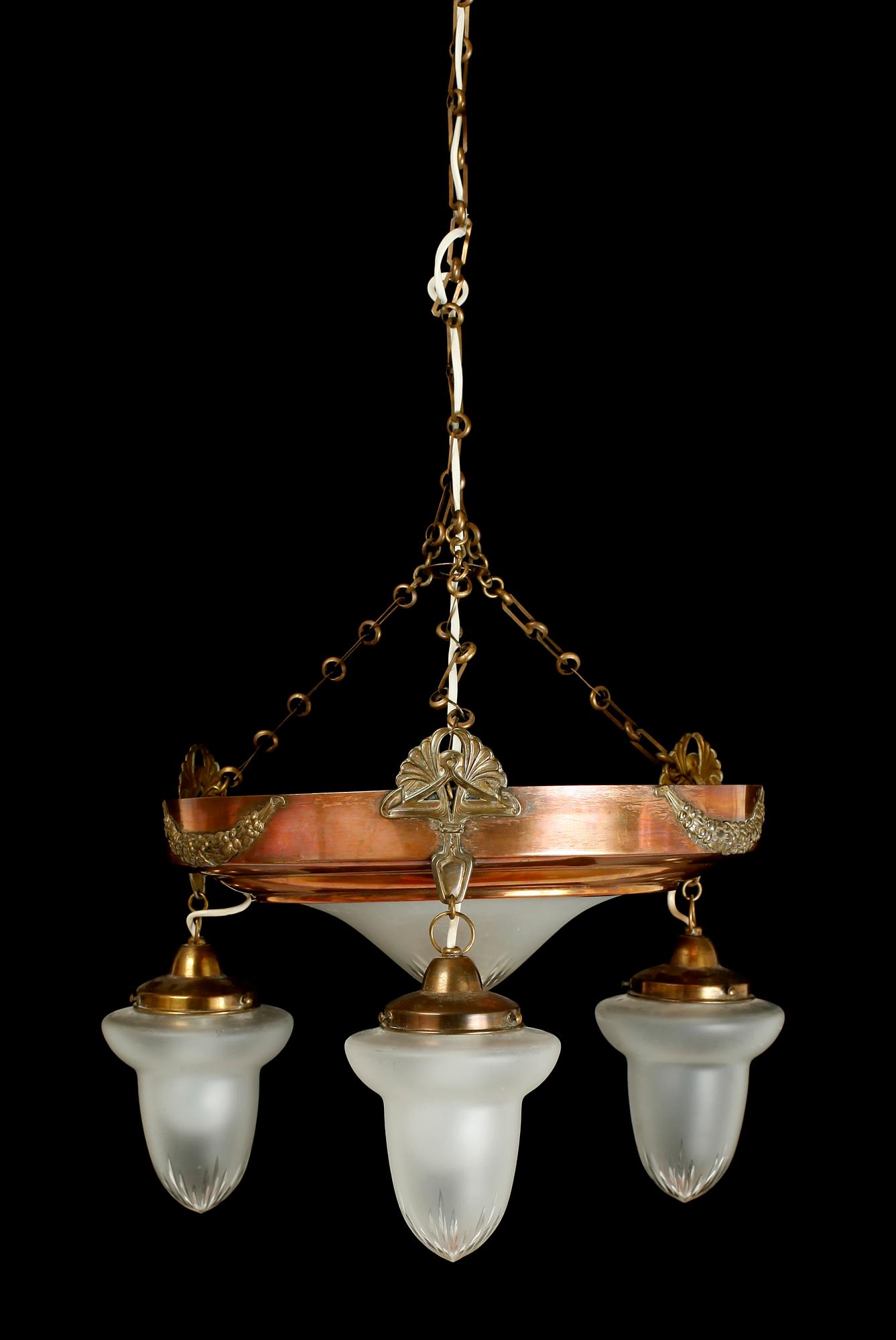 TAKLAMPA. koppar och mässing, jugendstil, tidigt 1900-tal. Höjd 85 cm.