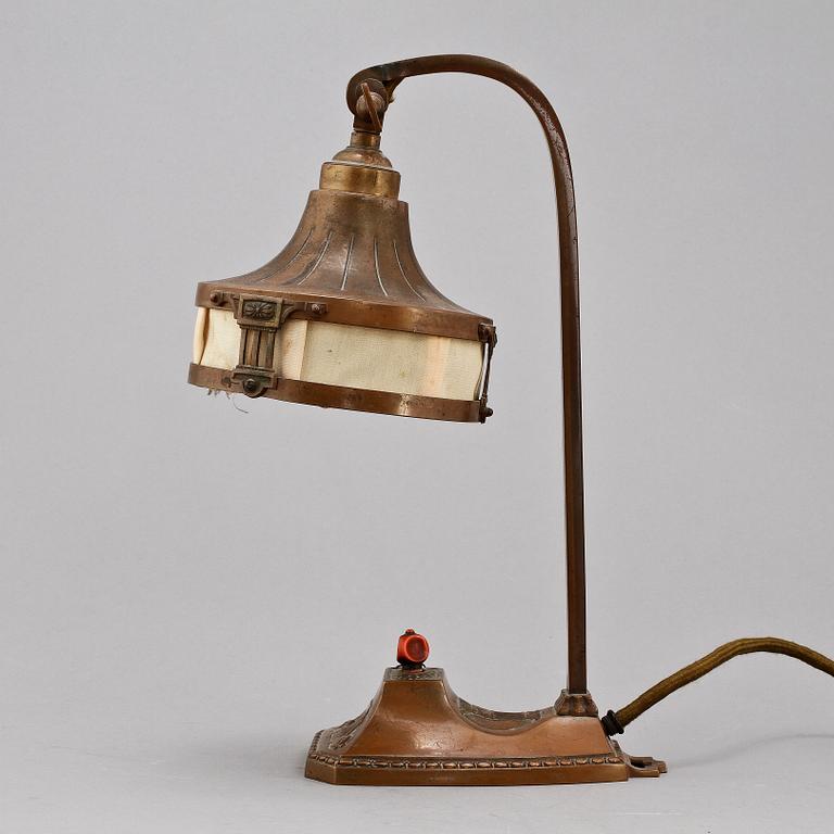 BORDLAMPA/VÄGGLAMPA, s k kippstake, jugend, 1900-talets första kvartal.