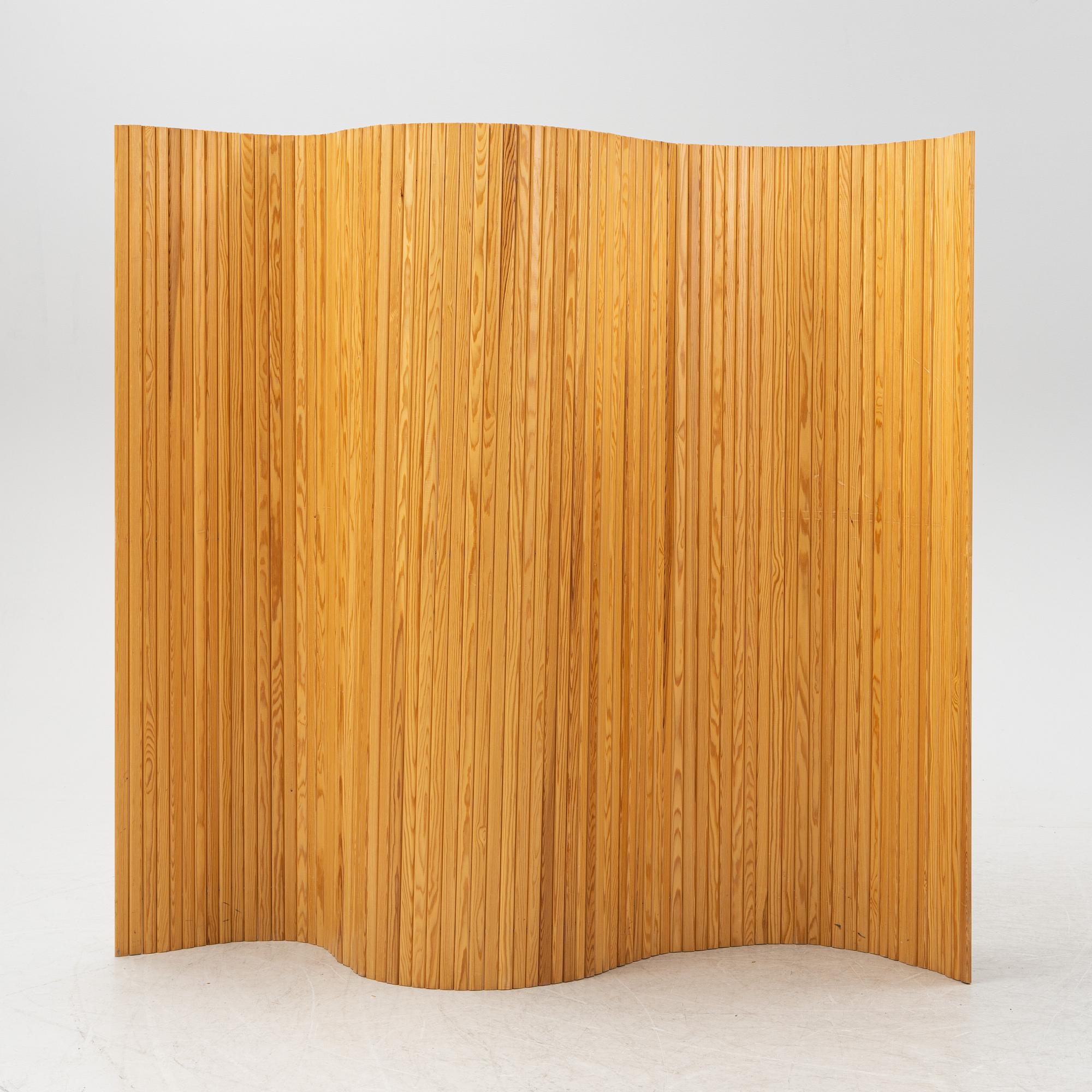A model 100 screen by Alvar Aalto, Artek, designed 1936.