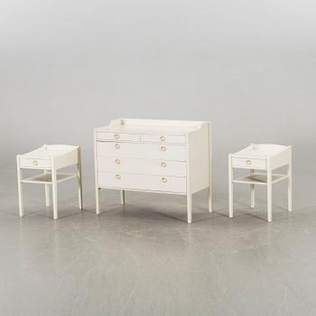 A pair of second half of the 20th century bedside tables and a chest of drawers.