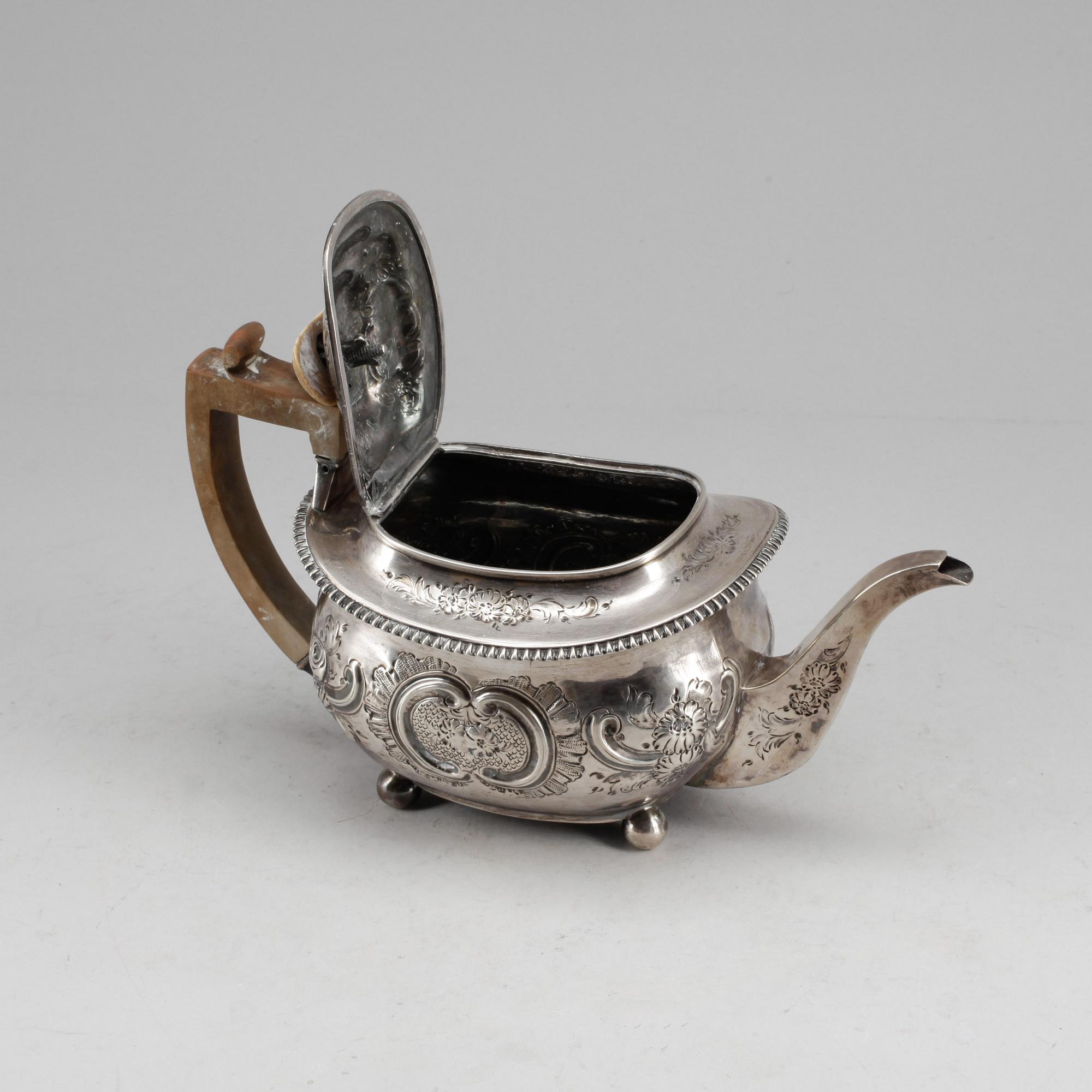 TÉKANNA, silver, Rebecca Emes & Edward Barnard, London 1810. Vikt ca 493 gram.
