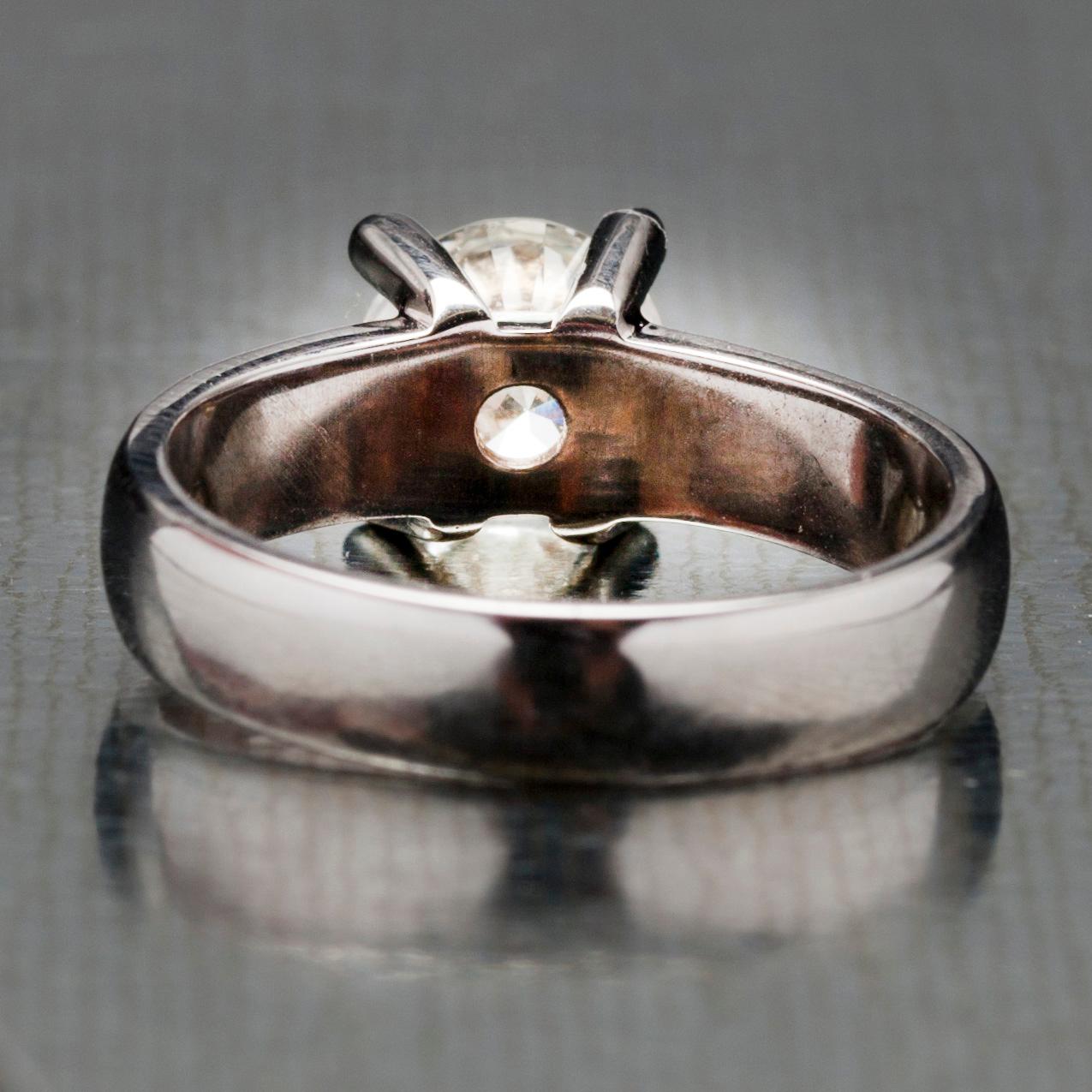 RING, vitguld 14K, briljantslipad diamant 1,58 ct. Vikt 5,67 g. Intyg.