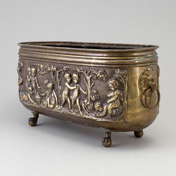 A BRASS JARDINIERE, 18th/19th century.