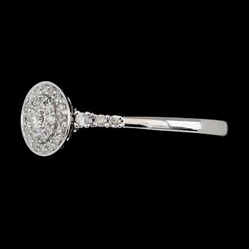 RING, 14K vitguld, diamanter tot ca 0.28 ct. Vikt ca 3 g.