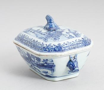 TERRIN, porslin, Kina, Qianlong 1736-1795.