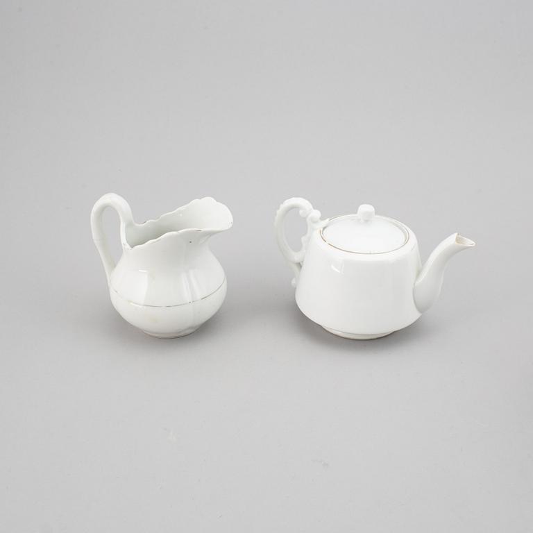 A Russian porcelaine tea set, Korniloff Brothers. (6 pc).