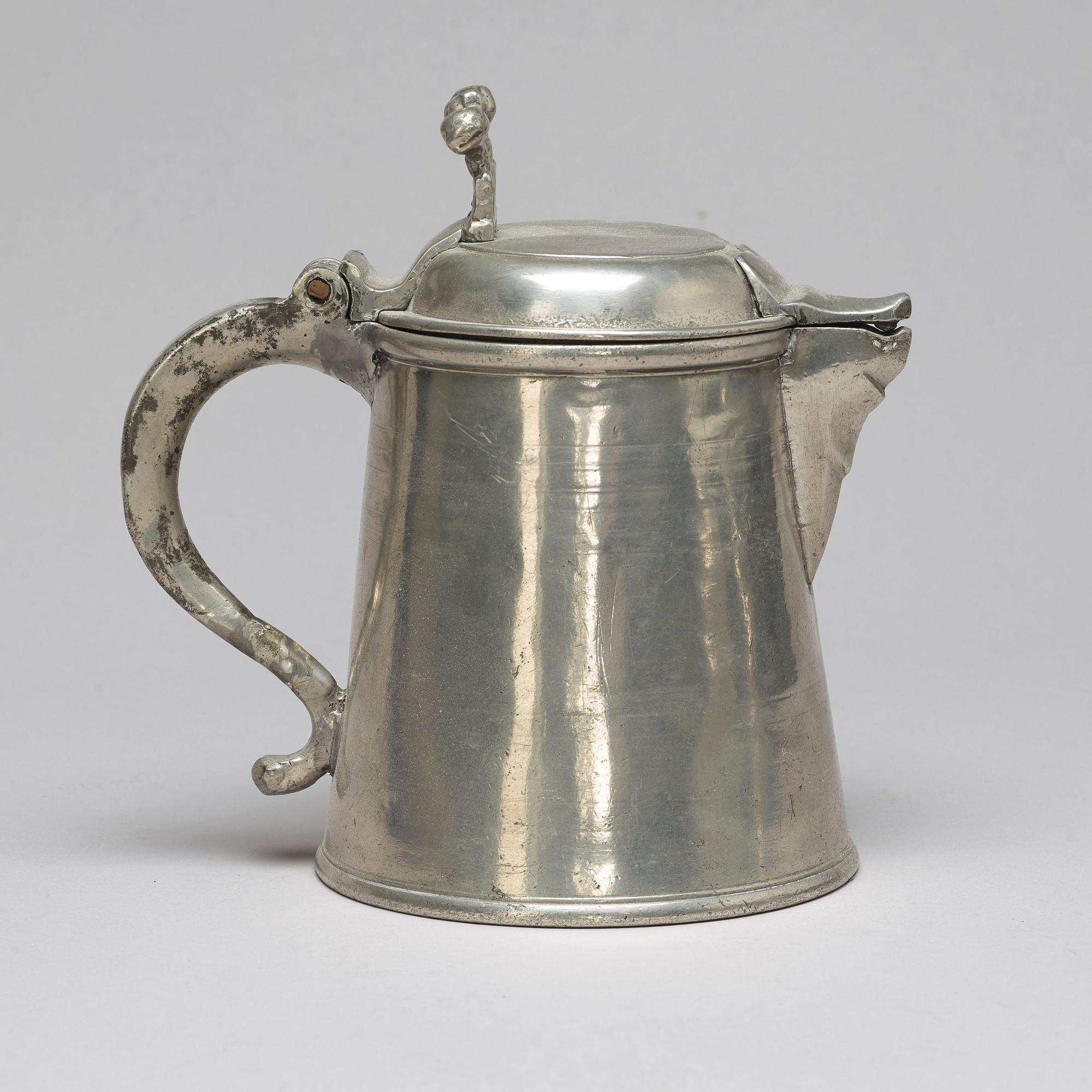 Eight pewter pieces, 18th/19th ct.