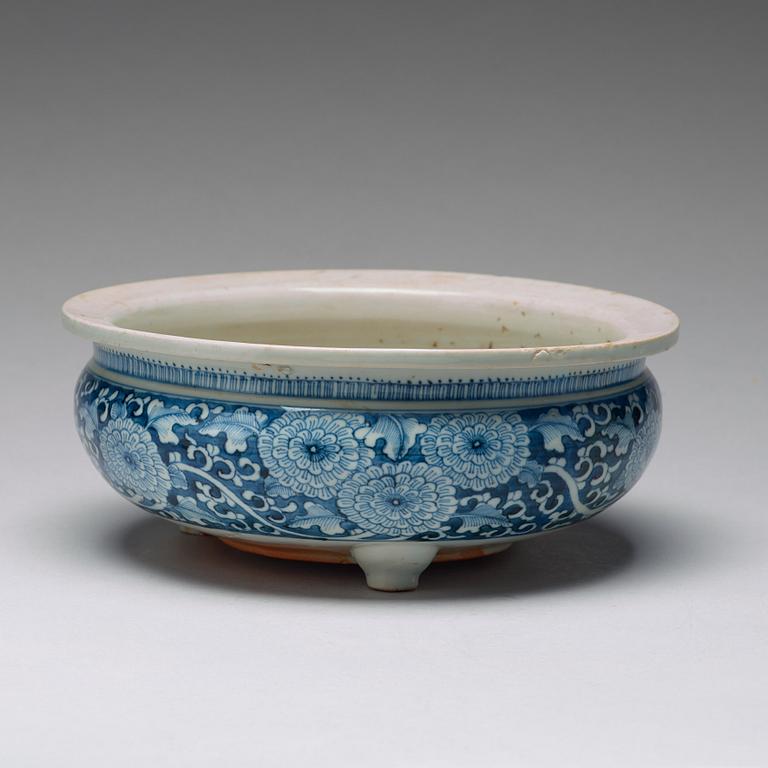 A blue and white censer, Qing dynasty, 18th Century.