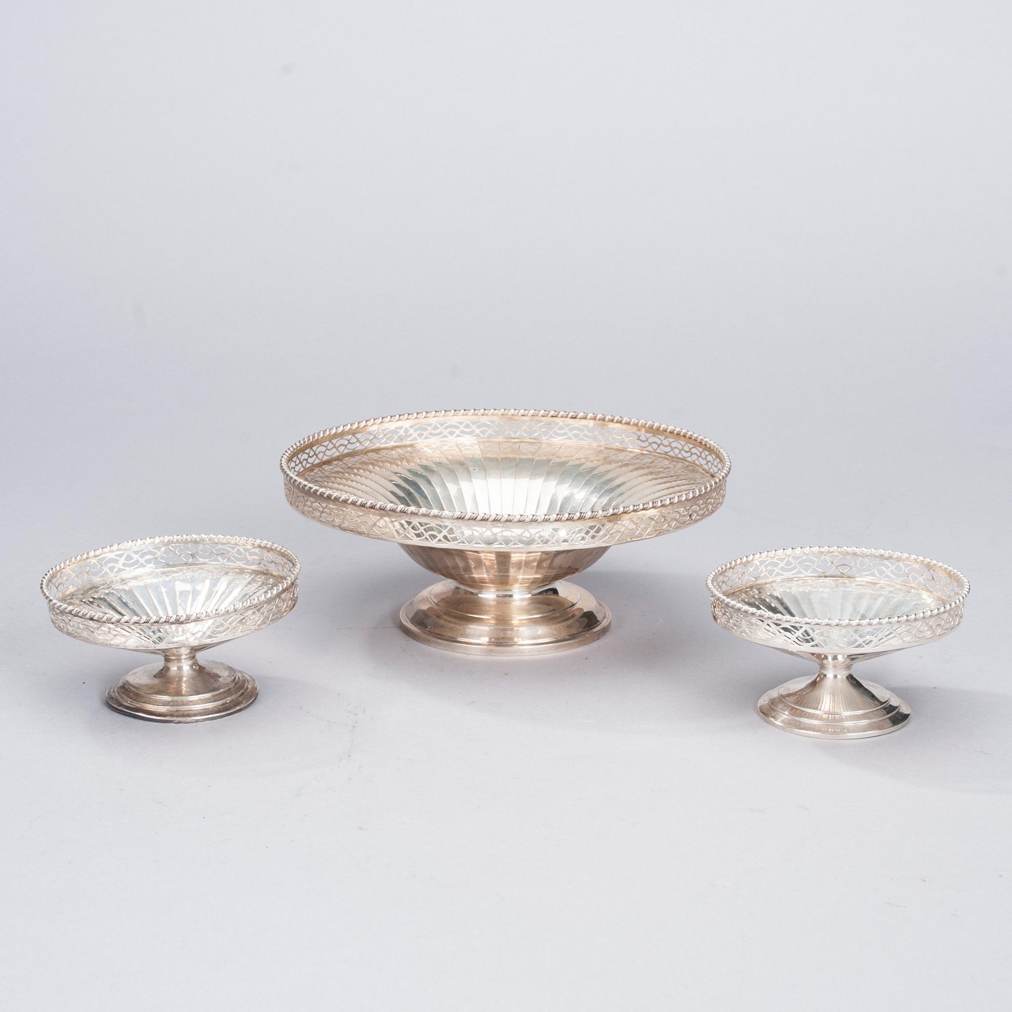 SKÅLAR, 3 st, sterling silver, Birmingham 1934-1938. Vikt 479 g.